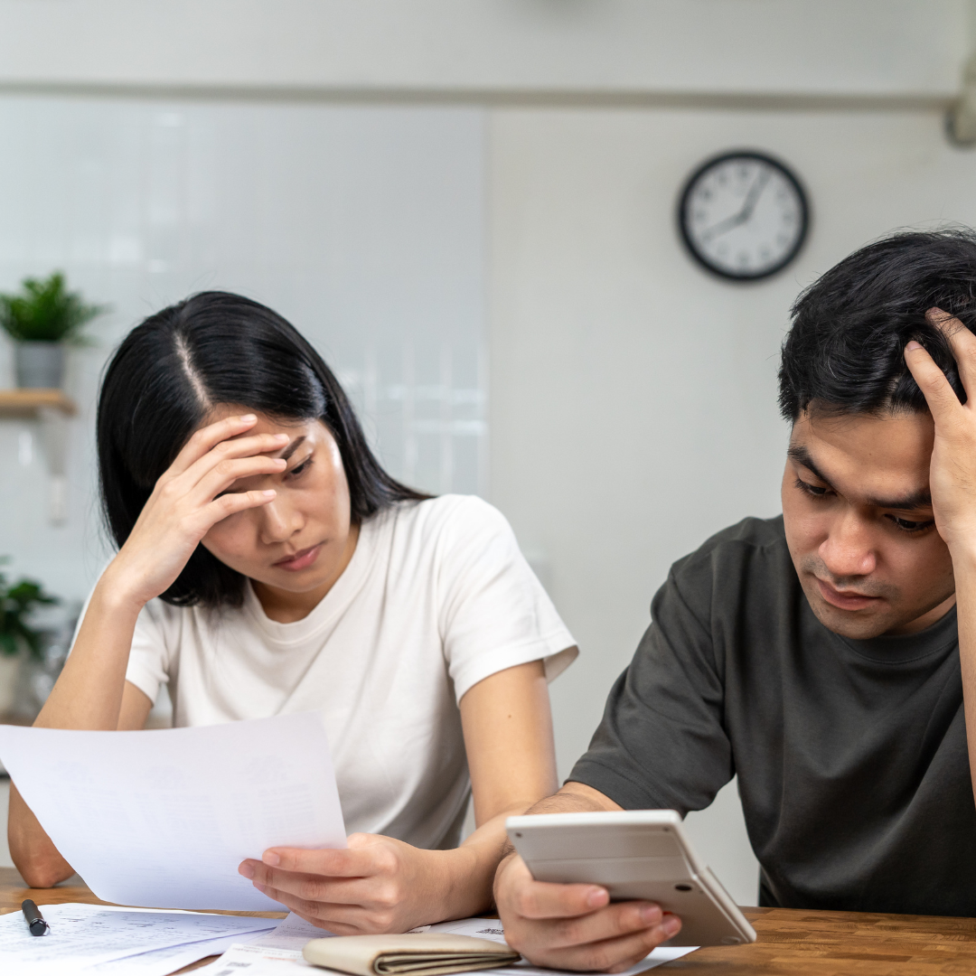OS JUROS ESTÃO IMPAGÁVEIS? DESCUBRA COMO SE LIVRAR DAS DÍVIDAS E PARAR DE ENRIQUECER OS BANCOS!